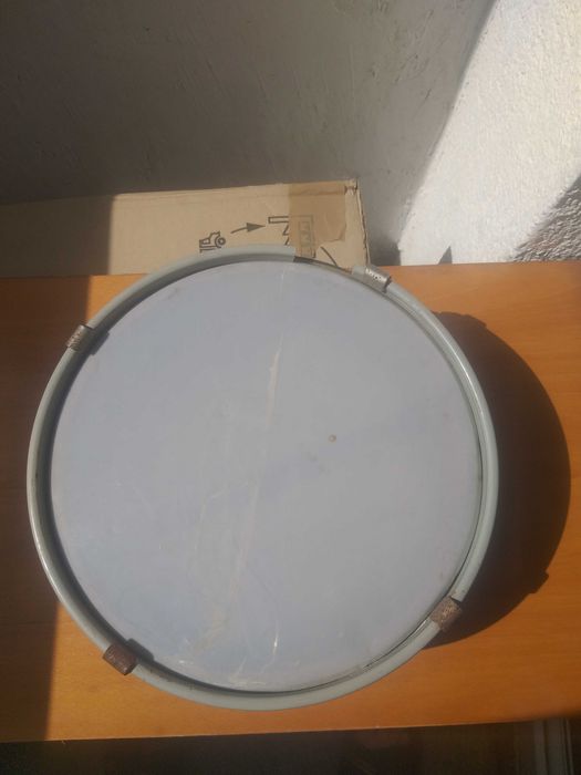 Vând lot pionieri format din toba și steag de trompeta