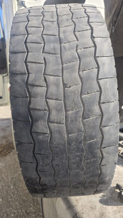 Грузовая авто шина