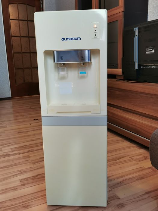 Кулер для воды напольный Almacom