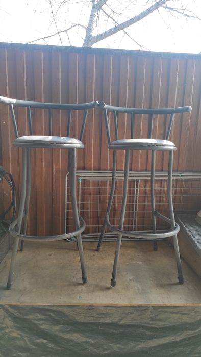 Барный стол со стульями