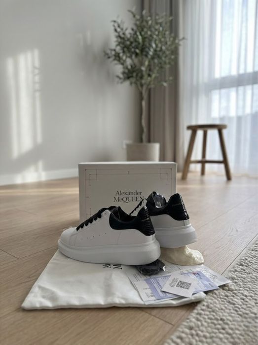 Adidasi Alexander M C Q U E E N Piele Neagra