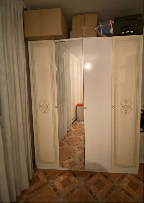 Шкаф с зеркалом шкаф