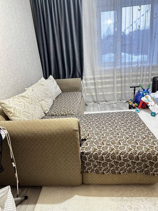 Диван в хорошем состояний….