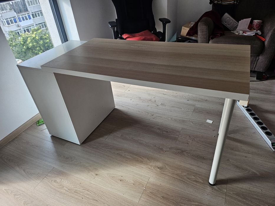 Birou IKEA cu sertare