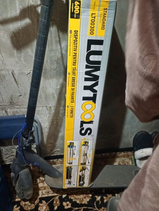 Vând mașină de tăiat faianță și gresie