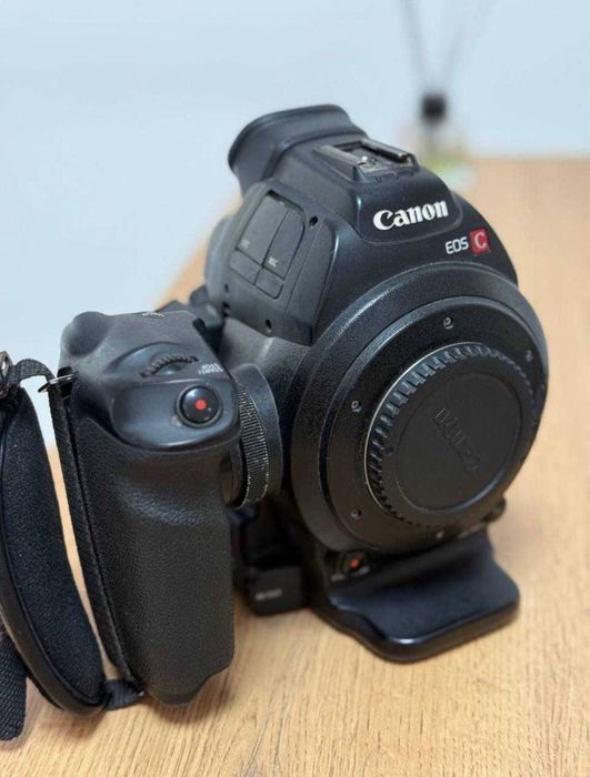 Фотоаппарат Canon EOS C100 Mark 2