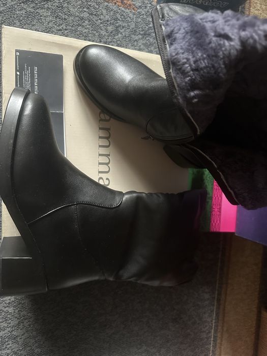 Продам новые женские сапоги