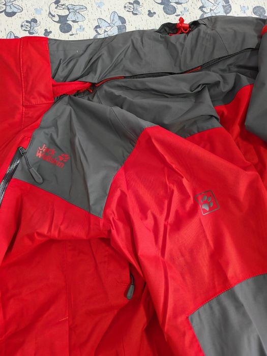 Jack Wolfskin impecabilă