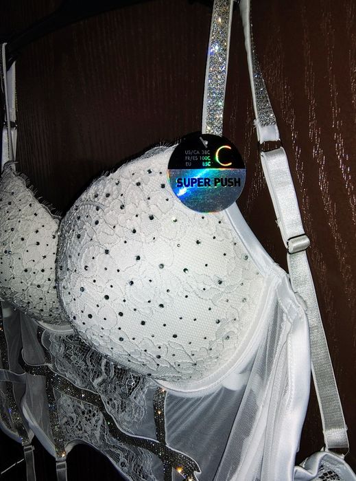 Дамско спортно бюстие Nike и корсет