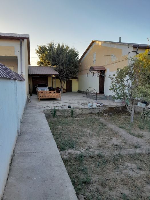 Namunaviy loyihalar asosida qurilgan hovli-joy 600m/kv.li.