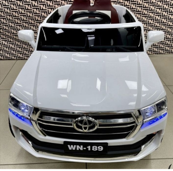 Машина продаю  срочннннааа есть торг