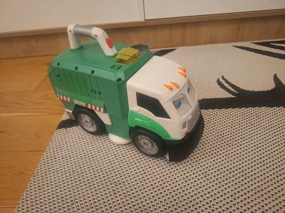 Камионче дъсти(dusty) събирача