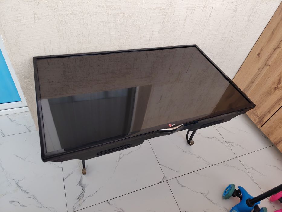 Телевизор     LG 107 диагональ