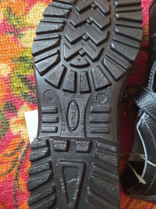 Ботинки рабочие новые 4пары