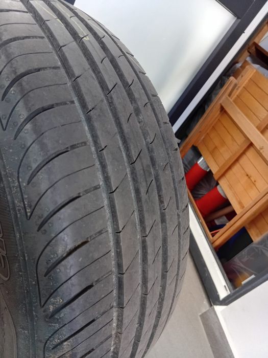 Vând 4 anvelope vara 225/50/R17