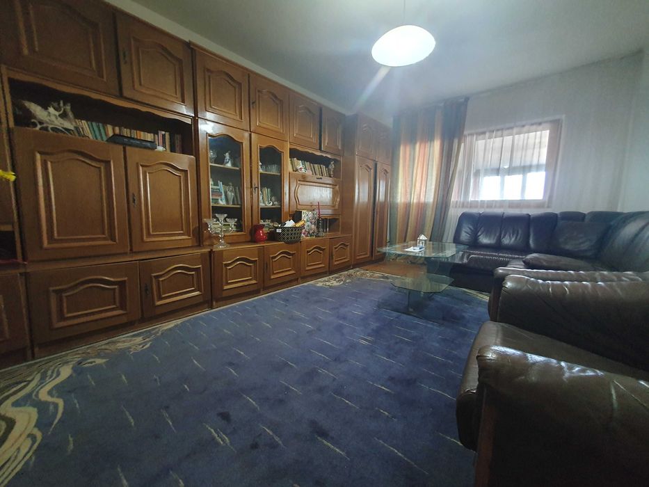 Apartament cu 3 camere  in Onesti