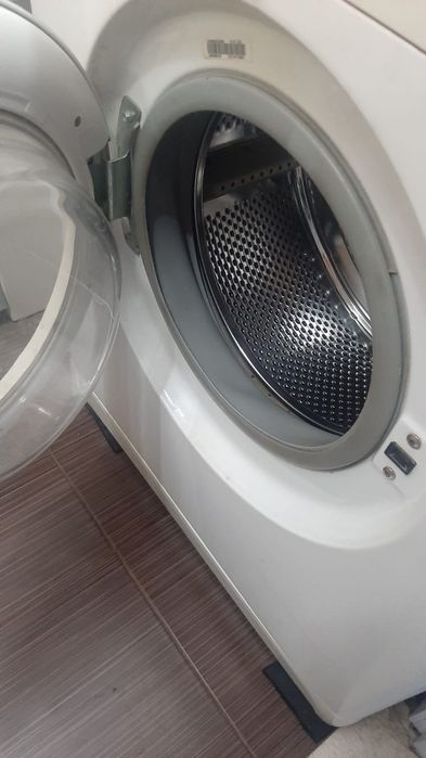 Продам стиральную машинку indesit