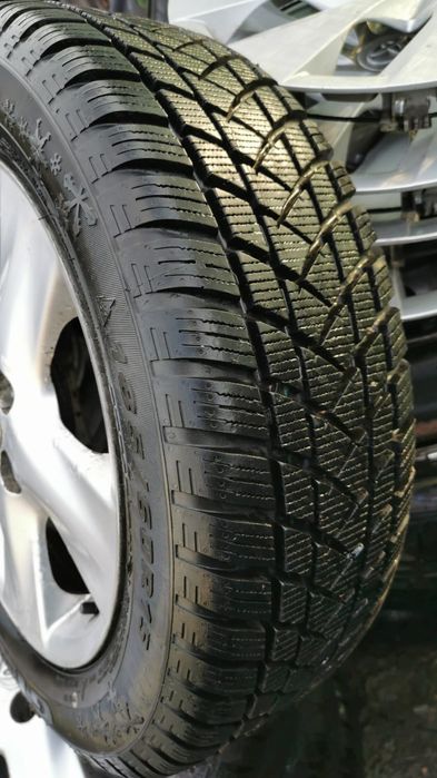 Jante aliaj 15 cu anvelope 185/65/15 iarna ca noi Toyota Yaris
