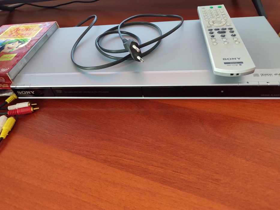 Продам DVD Sony  работает на ура