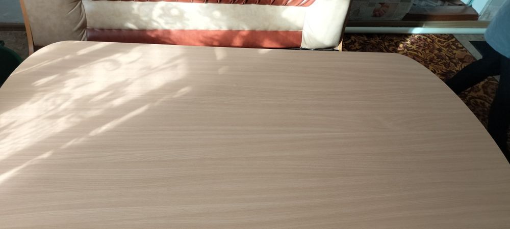 Зона с столом и 4 стульями