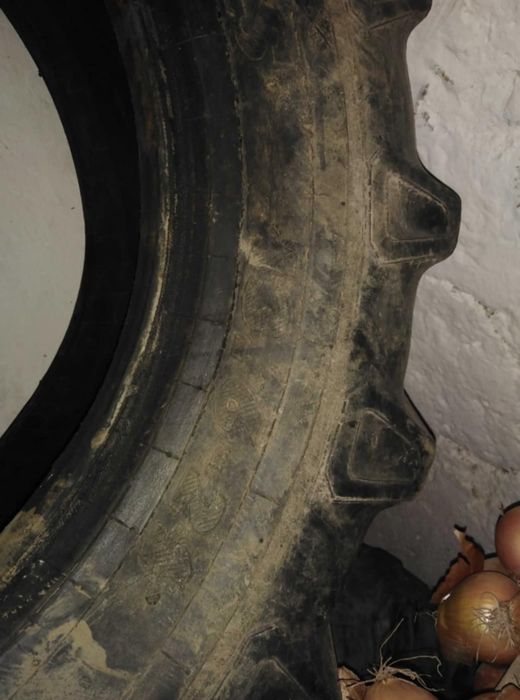 Vând cauciucuri de tractor 13,6/24