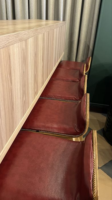 Продаются барный стол со стульями 13 штук
