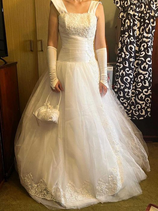 Rochie mireasa cu accesorii