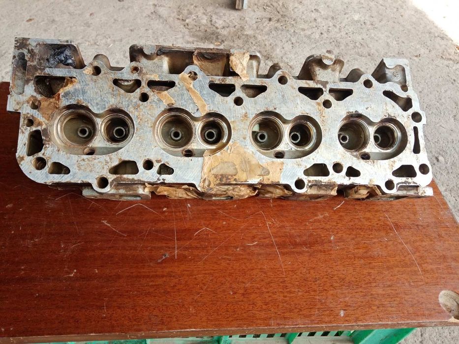Продавам глава моторна газ 53