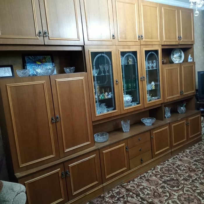 Отдам даром стенку