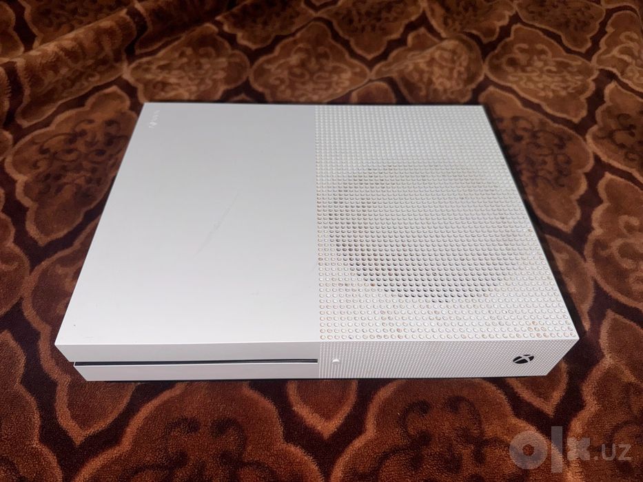 Xbox One S 1TB Gears of War