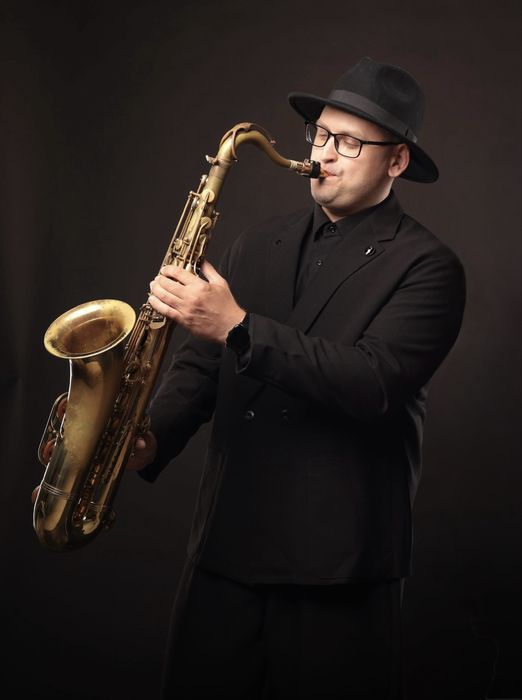 Саксофонист, саксофон Астана