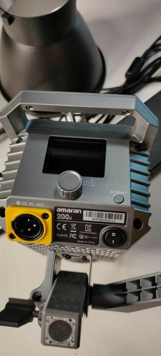 Aputure Amaran 200d lumina video de studio