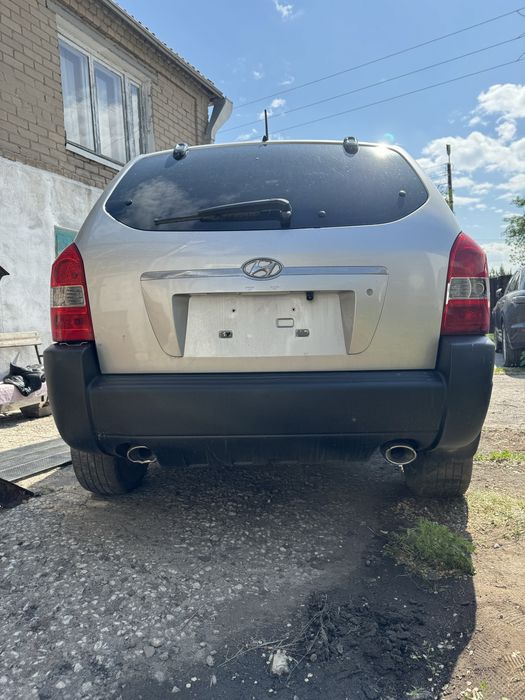 Продаю Хюндай Туксон по запчастям