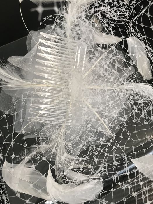 Voaleta mireasa, cu plasa alba sau ivoire