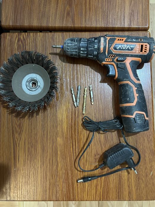 Шуруповерт с насадками