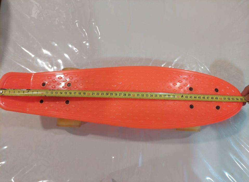 Продаю пениборд оранжевый.