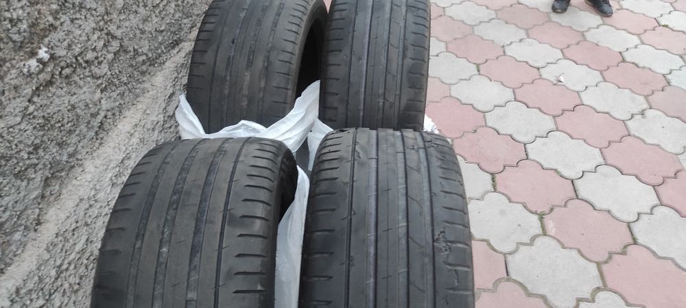 Продам комплект Резины 295/40/21