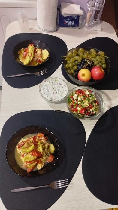 Мини-скатерти на обеденный стол черного цвета, очень стильно смотрится