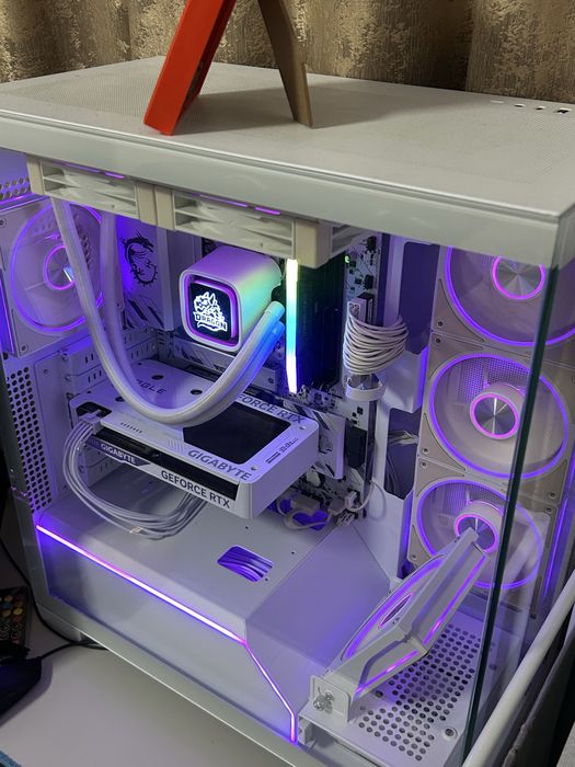 White Gaming PC Ryzen 7 7800x3d / RTX 5060