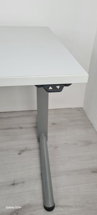 Бюро електрическо регулируем подходящо за домашен офис и бизнес среда