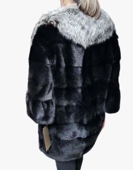 Продам норкувую шубу