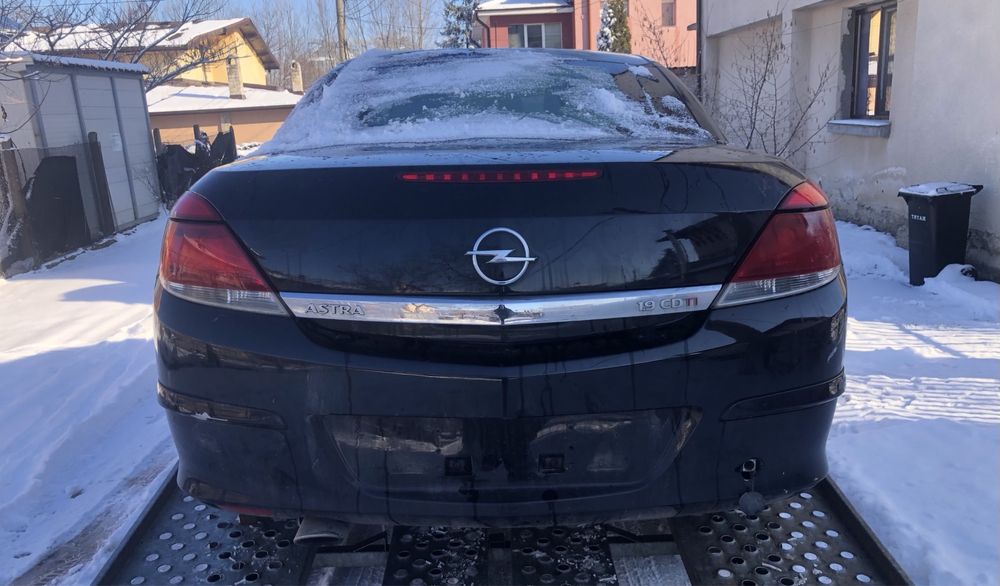 Opel Astra h 1.9 d 150 кс на части