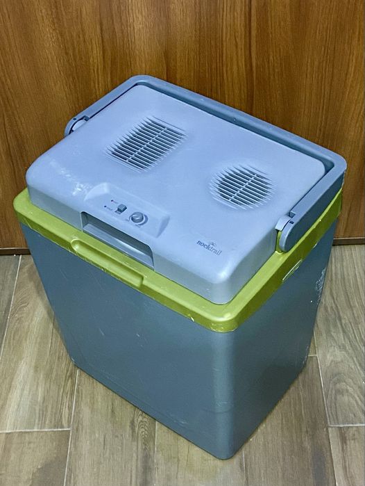 Активна хладилна чанта на 12 и 220V