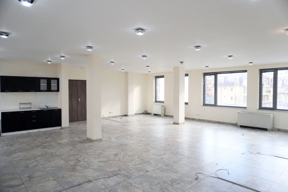 136 кв.м офис с до 8 паркоместа – open space, подово отопление, топ с