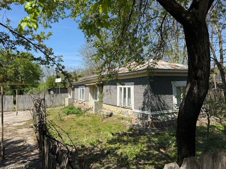 Vand casa batraneasca + teren