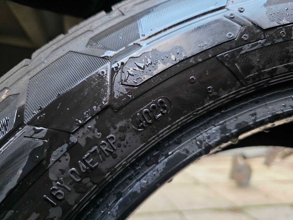 4бр Зимни гуми 225 55 17 С - Continental