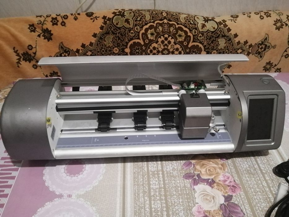 Продам плоттер новый