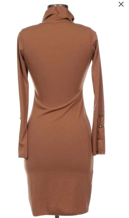 Кафява рокля по тялото