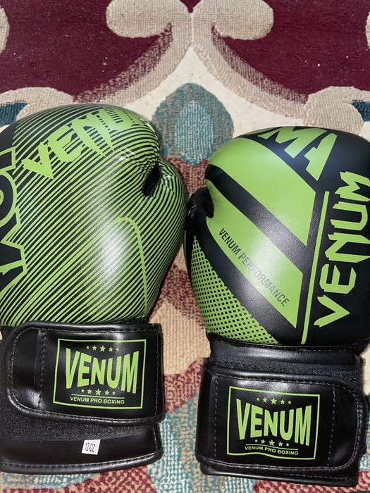 Перчатки для бокса