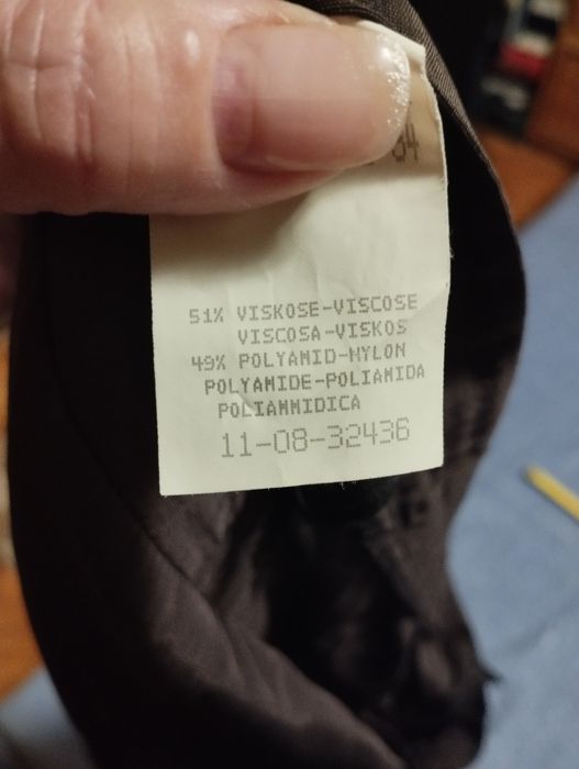 Vând costum din trei piese mărimea 48